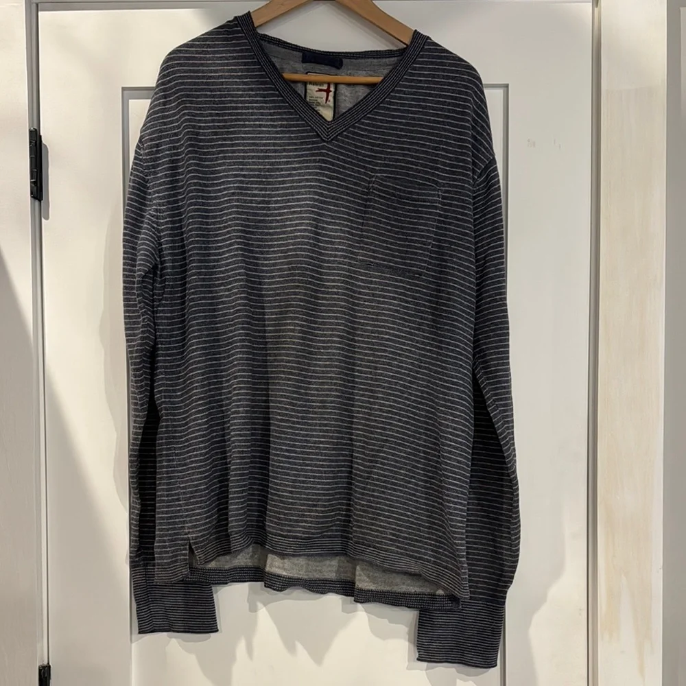 Gray V-Neck Sweater with Ribbed Texture - Picture 1 of 8